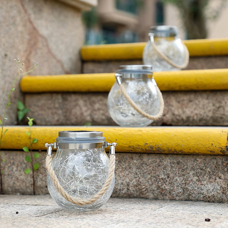 كرة زجاجية مضيئة تعمل بالطاقة الشمسية لإضاءة وتزيين الحدائق