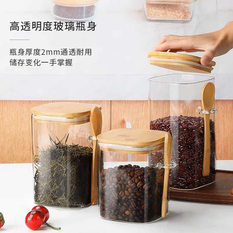 طقم برطمانات زجاجي 3 قطع بمقاسات مختلفه ومعالق خشبيه لحفظ الشاي والسكر والقهوة والنسكافيه والتوابل