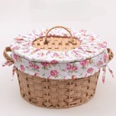 سله تخزين الملابس خوص مستديره مبطنه من الداخل بالقطن  بيد لسهوله حملها و غطاء