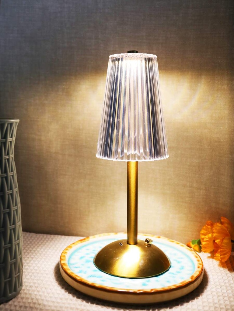 اباجورة اكيليريك مضلع تاتش 3 اضاءات مختلفة تعمل بوصلة لاضافة ديكور مختلف علي المكانUSB