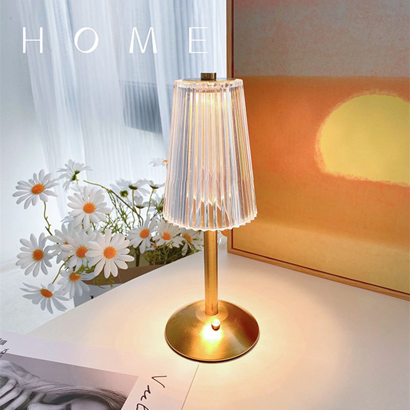 اباجورة اكيليريك مضلع تاتش 3 اضاءات مختلفة تعمل بوصلة لاضافة ديكور مختلف علي المكانUSB