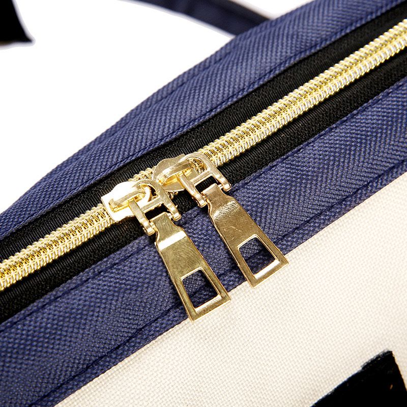 شنطة بيبي وتربروف مقسمة من الداخل لحمل جميع المتعلقات بجيب خارجي مقسم ومبطن فويل للببرونه