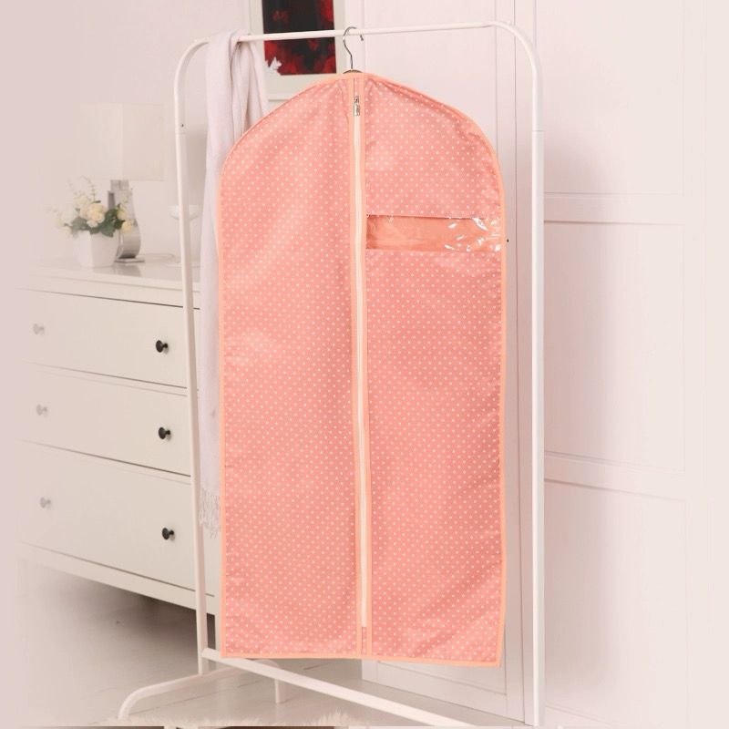 كفر ملابس قماش بسوستة و جزء شفاف لرؤية محتوياته للحفاظ علي الملابس من الغبار و لتعليق و تنظيم الملابس 60*130