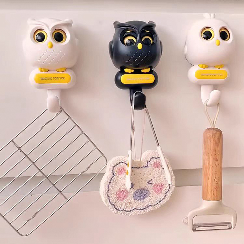 هوك شكل بومة بعيون متحركه لتعليق الملابس والمفاتيح والكابات