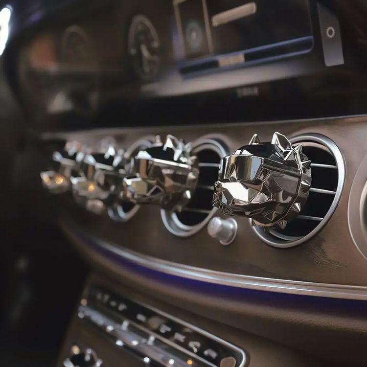 فواحة لتعطير السيارة تثبت في فتحات التكييف