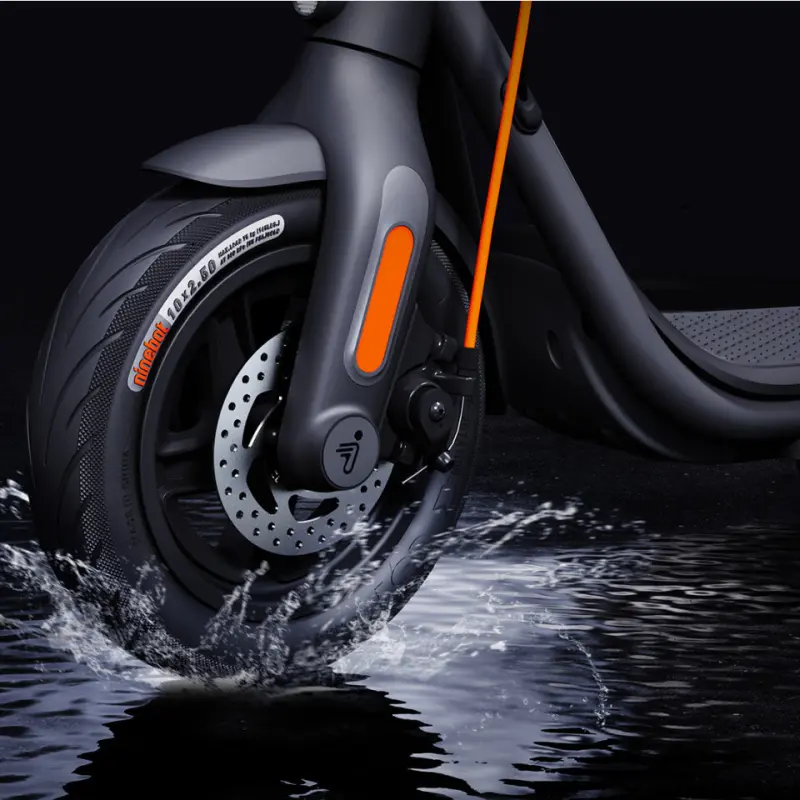 سكوتر كهربائي للتنقل السريع قابل للطي بشاشة ليد وسرعة 30 كم/ساعة