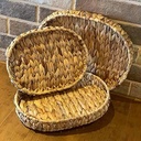 طقم باسكت بيضاوي 3 قطع بمقاسات مختلفة لحمل وتنظيم ادوات العناية بالبشرة والشعر وقطع الديكور بيد من الخوص