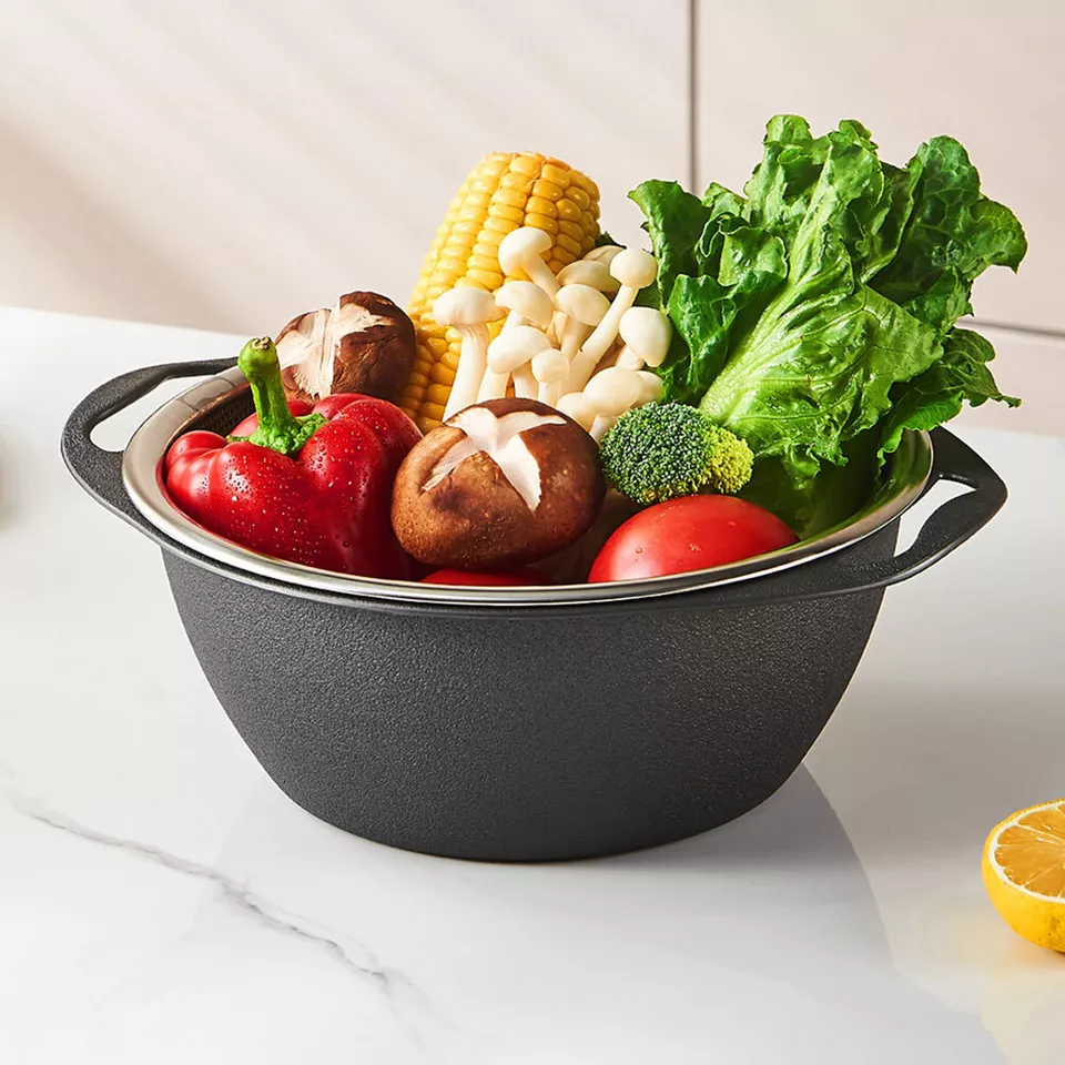 طبق بلاستيك بمصفاه ستاليس ستيل لغسيل وتصفية الخضار والفاكهة - باللون الرمادي