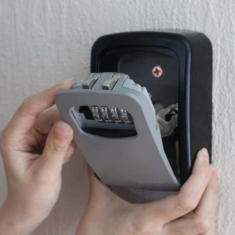 خزنة مفاتيح برقم سري تعلق علي الحائط