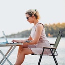 كرسي رحلات محمول  قابل للطي مع مسند ضهر وذراعين