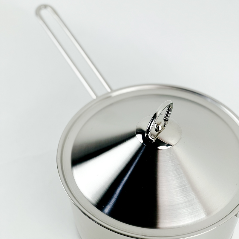 كسرولة استانلس استيل بغطاء ويد لسهولة الحمل  - مقاس 18سم