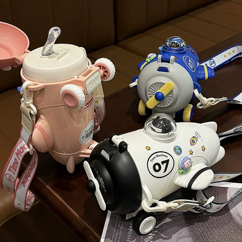 زمزمية بشاليموه بتصميم طائرة مجسمة مع حزام كروس للمدرسة والنادي -550 ملل