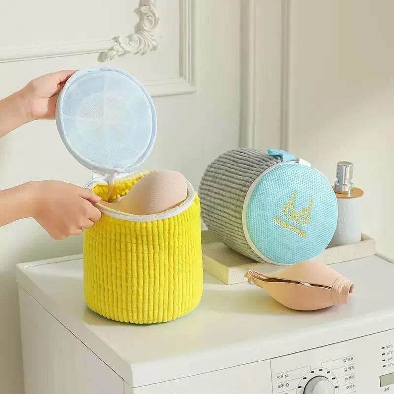 كفر حماية لتنظيف الملابس الداخلية وحمايتها من التلف اثناء الغسيل داخل الغسالة