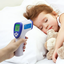 ترمومتر ديجيتال سريع يعمل بالاشعة تحت الحمراء لقياس درحة الحرارة عن بعد بشاشة ليد ثلاثية الالوان سهلة القراءة