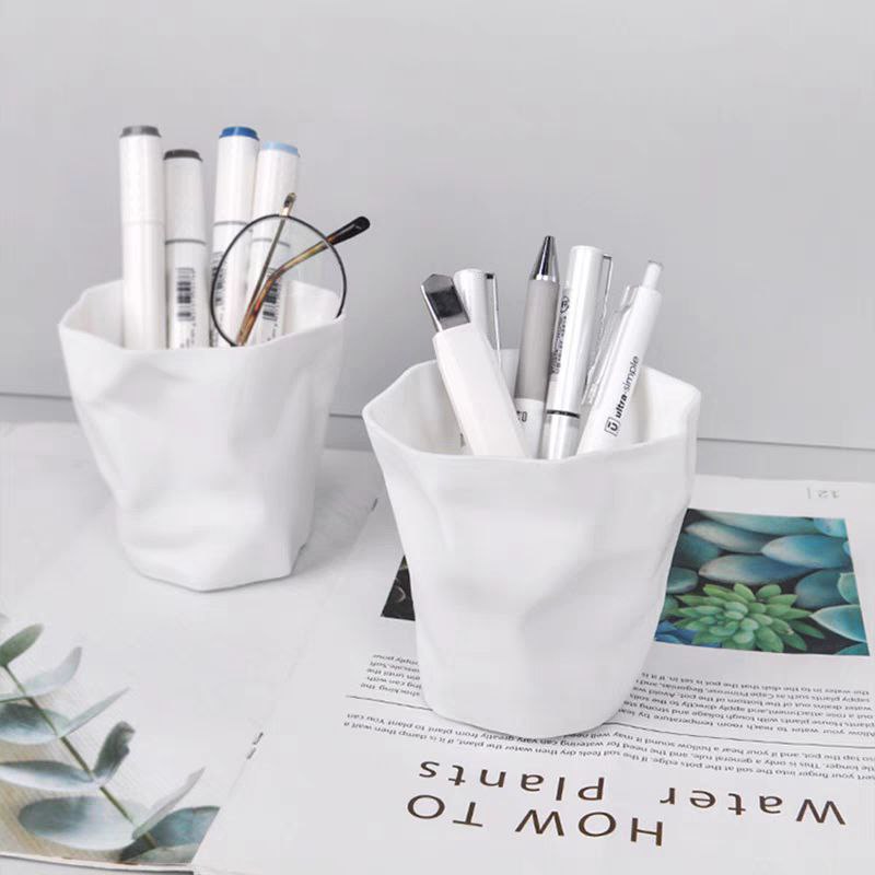حامل أقلام بتصميم كوب لحمل وتنظيم الأدوات المدرسية