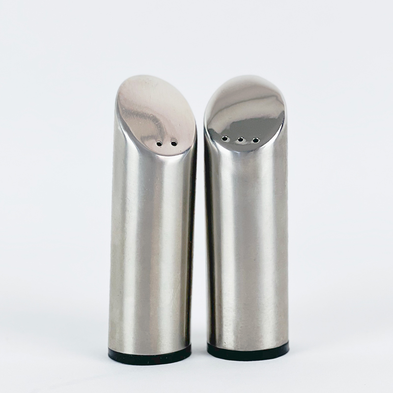 ملاحة توابل استانليس ستيل بيضاوية الشكل مثالية للسفرة