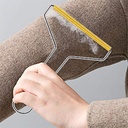 لمامة يدوية لإزالة شعر الحيوانات والوبر من الملابس والمفروشات