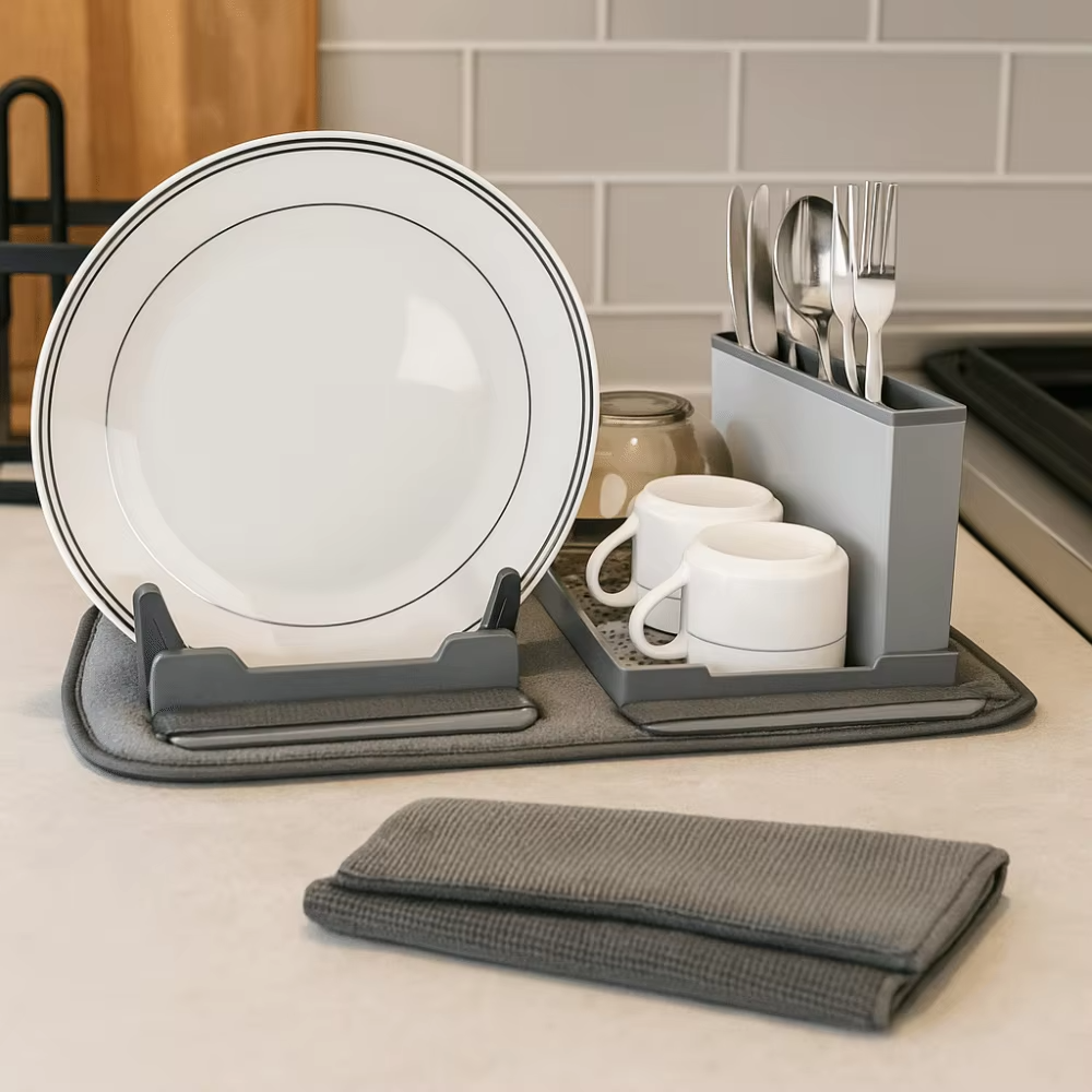 مفرش مايكروفايبر مع مصفاة للاطباق والاكواب وجزء لتصفية الشوك والمعالق