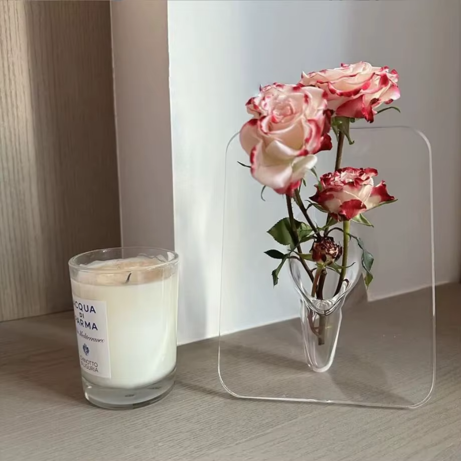 فازة أكريليك شفافة بتصميم عصري لتزيين الورد مقاس 20×15 سم