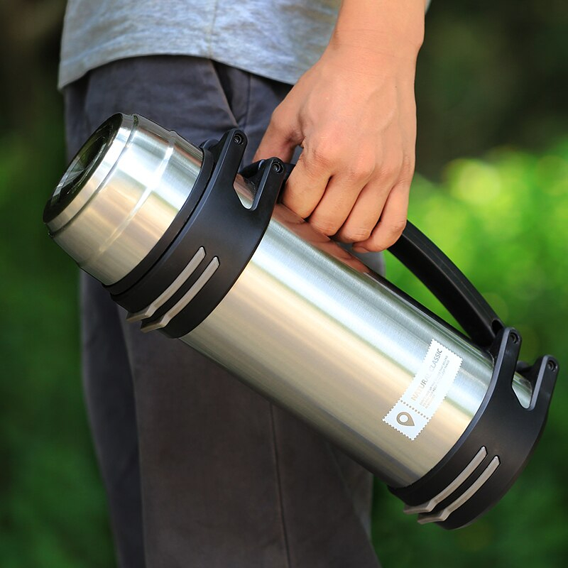 ترمس حراري حافظ لحرارة وبرودة المشروبات لمده 24 ساعة تقريبا بيد لسهولة الحمل في السفر والرحلات والتخييم 2.5 لتر