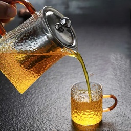 [HH00007281] براد زجاج منقرش 750 ملي بمصفاه استانليس ستيل للاعشاب وغطاء محكم الغلق ويد ذهبي